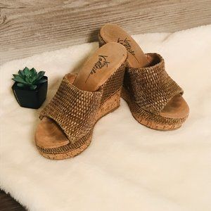 Very Volatile Woven Raffia Platform Wedges Size 6